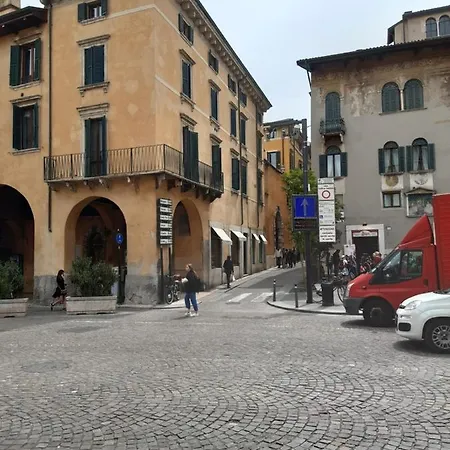 Porta Borsari 公寓 *